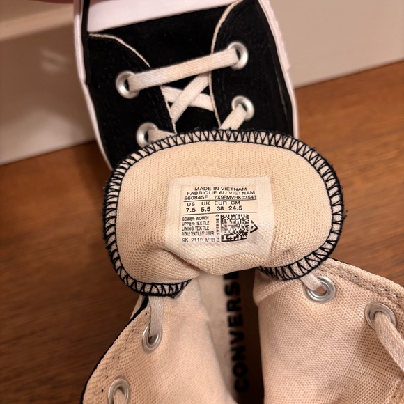 CONVERSE - CHUCK TAYLOR All Star Lift Hi-Top Platform Sneaker (7.5) in Black - Picture 7 of 7